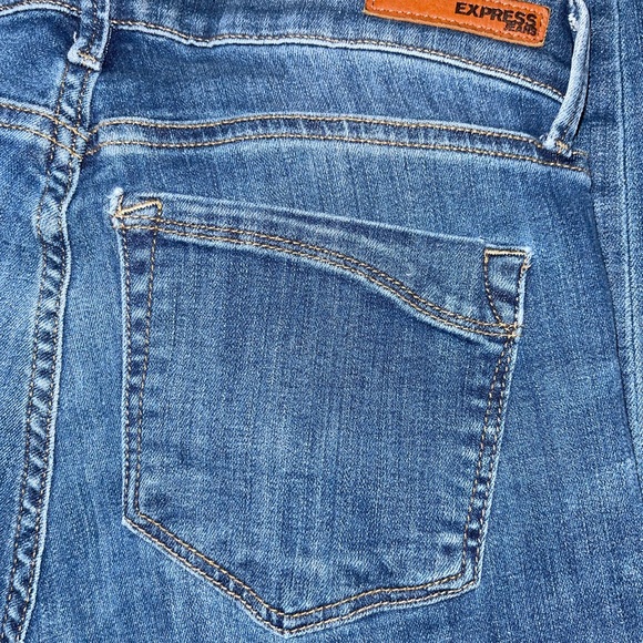 Express Jeans.. Distressed Leggings .. Mid-Rise.. Size 6 Reg - Picture 4 of 8
